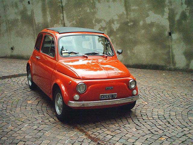 Originaler Fiat Cinquecento, gerade eben perfekt in jedem Detail restauriert, motor komplett überholt und aufgearbeitet, nie gefahren.